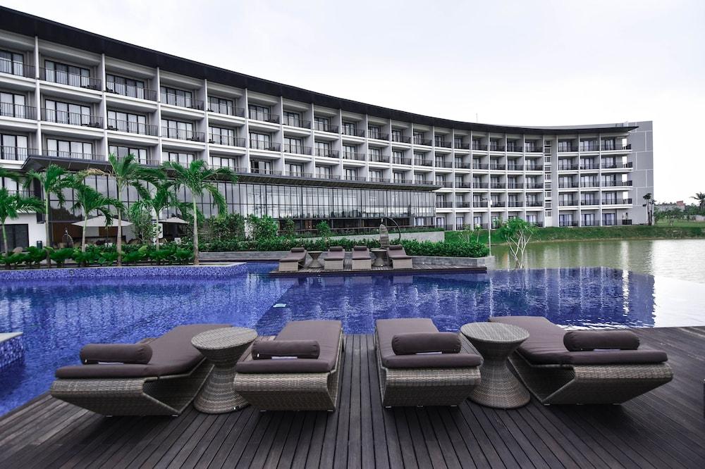 Hotel Santika Premiere Bandara Palembang Exterior photo